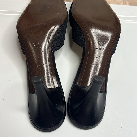 LOUIS VUITTON VINTAGE NEVER WORN HEELS - Picture 5 of 11